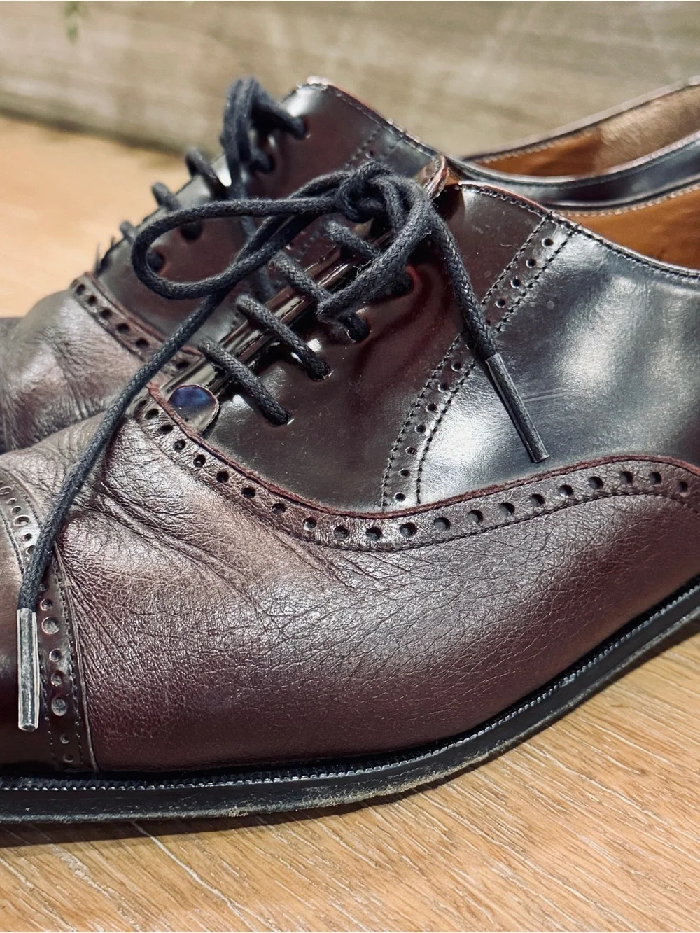 Men's Mezlan Tyson II Cap-Toe Oxford Dress Shoes in Burgundy